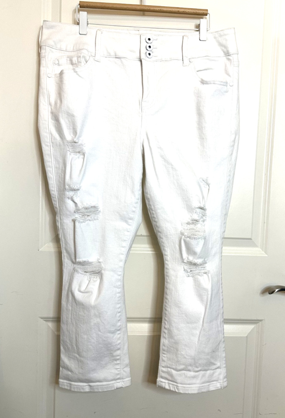 Torrid Boyfriend Jeans Women Size 16 White Jegging Crop Distressed 3 Button